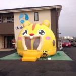 老人ホームの内覧会の子ども達の遊び場にふわふわをレンタル!in三重県鈴鹿市