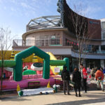 節分イベントを開催する商業施設に赤鬼をモチーフにしたふわふわをレンタル!in神奈川県茅ヶ崎市