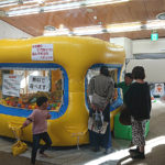 社会福祉協議会主催のファミリーマルシェの会場にふわふわ遊具をレンタル!in三重県御浜町