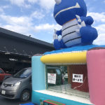 カーディーラーのリニューアルオープンイベントにふわふわをレンタル!in大阪府箕面市