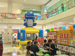 ショッピングモールの携帯電話ショップさんからのご依頼でふわふわ遊具をレンタル!in福岡県福岡市